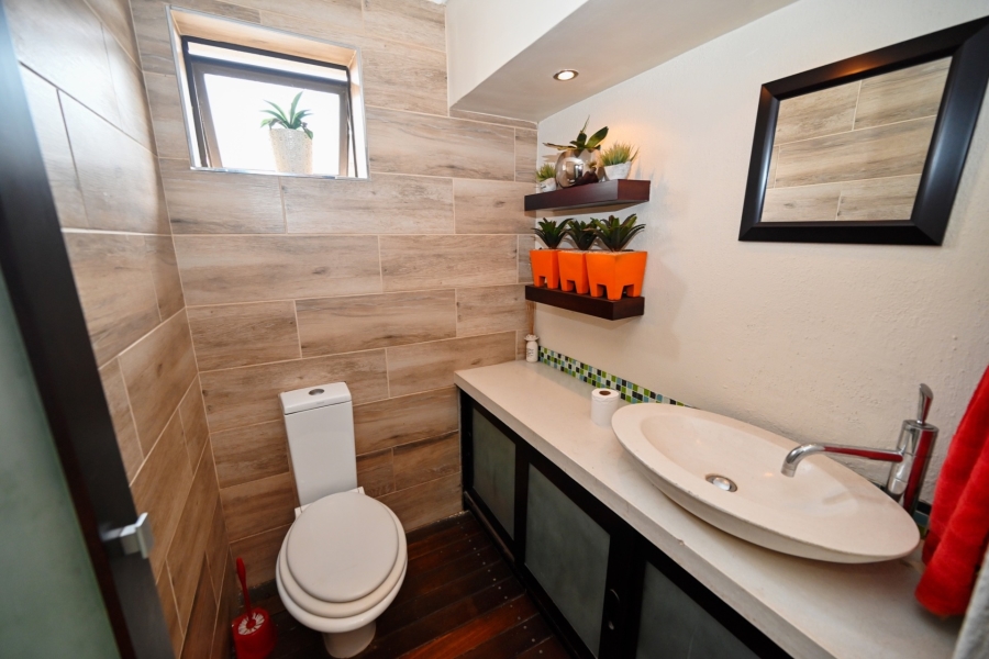 5 Bedroom Property for Sale in Vierlanden Western Cape